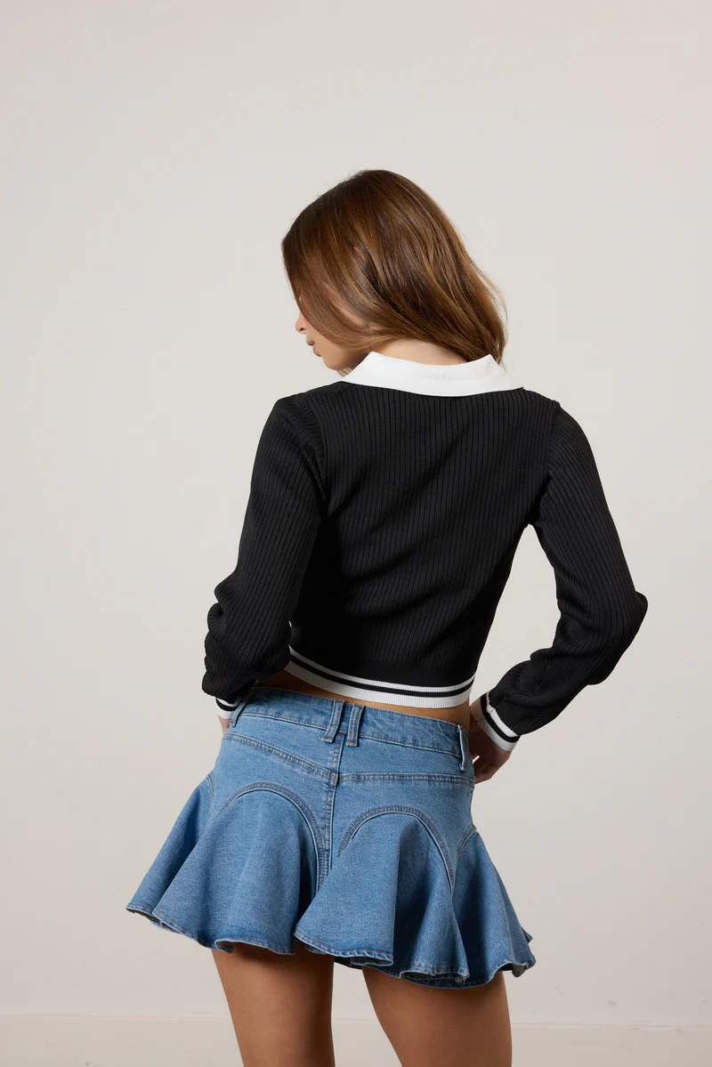 Collared Cropped Graphic Bow Sweater - Image 3