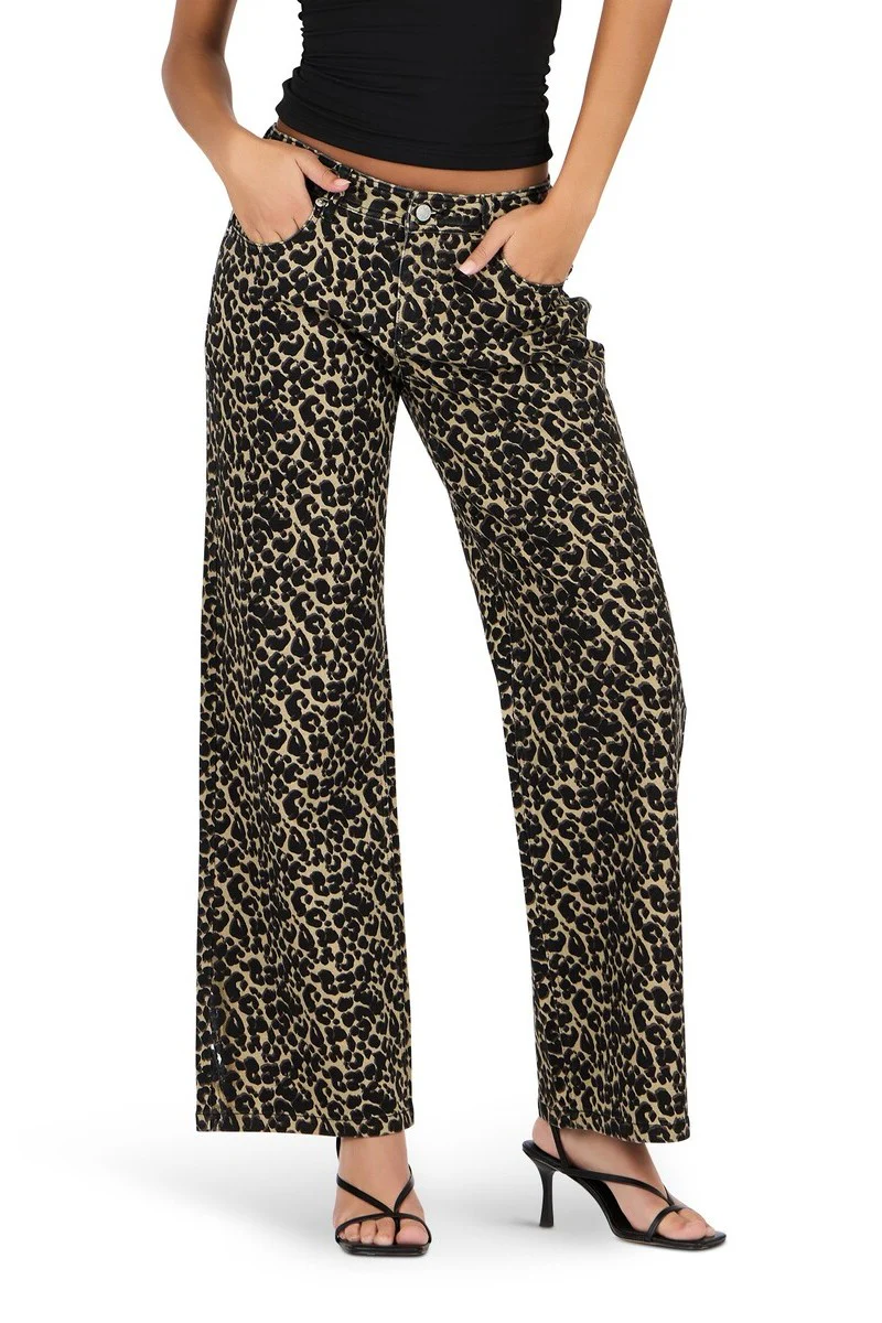 Leopard Print Low-Rise Wide-Leg Jeans - Image 3
